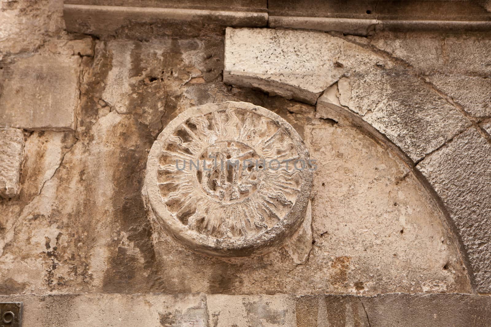 Sone carved circle over a doorway