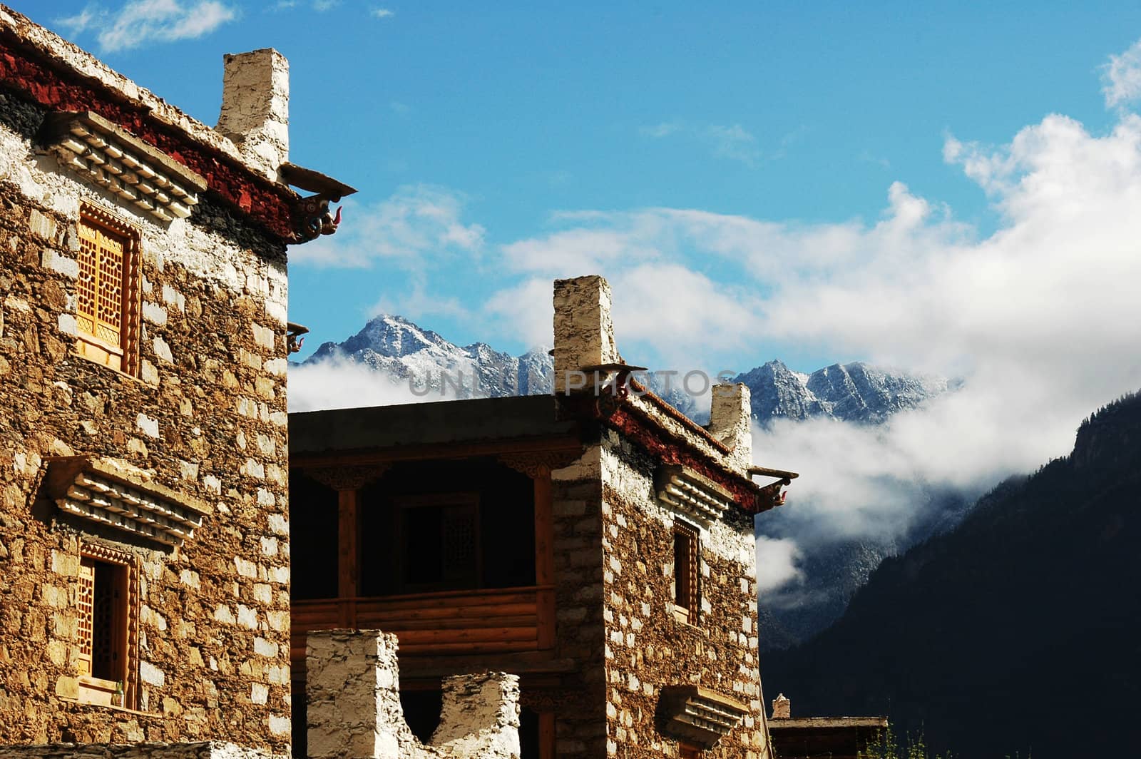 Details of Tibetan residential buildings in west Sichuan,China