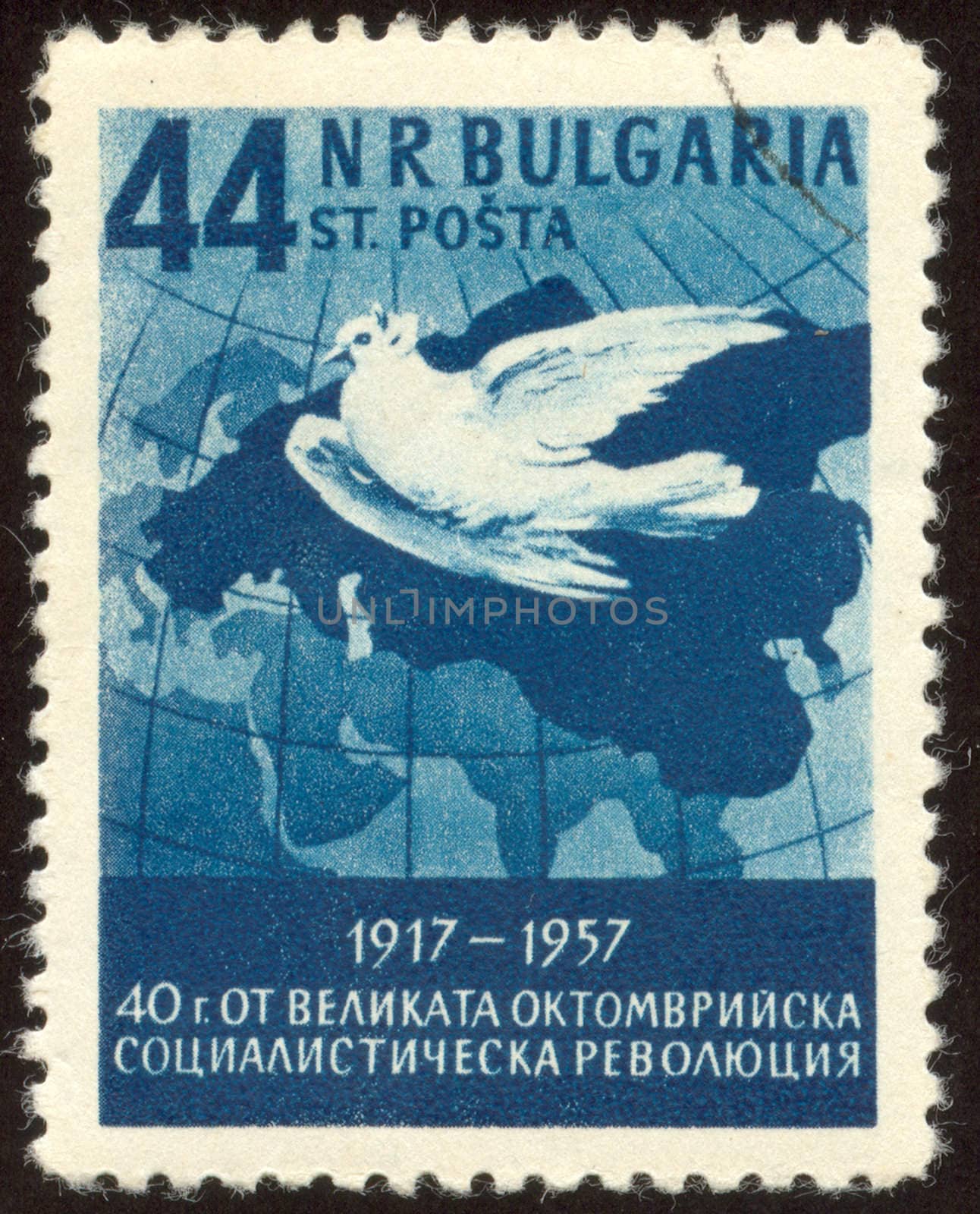 The scanned stamp. The Bulgarian stamp. The pigeon flies over a map.