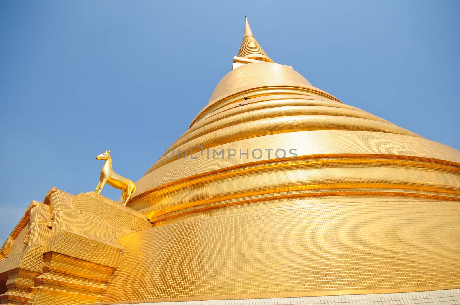 Golden pagoda, Temple in Thailand
