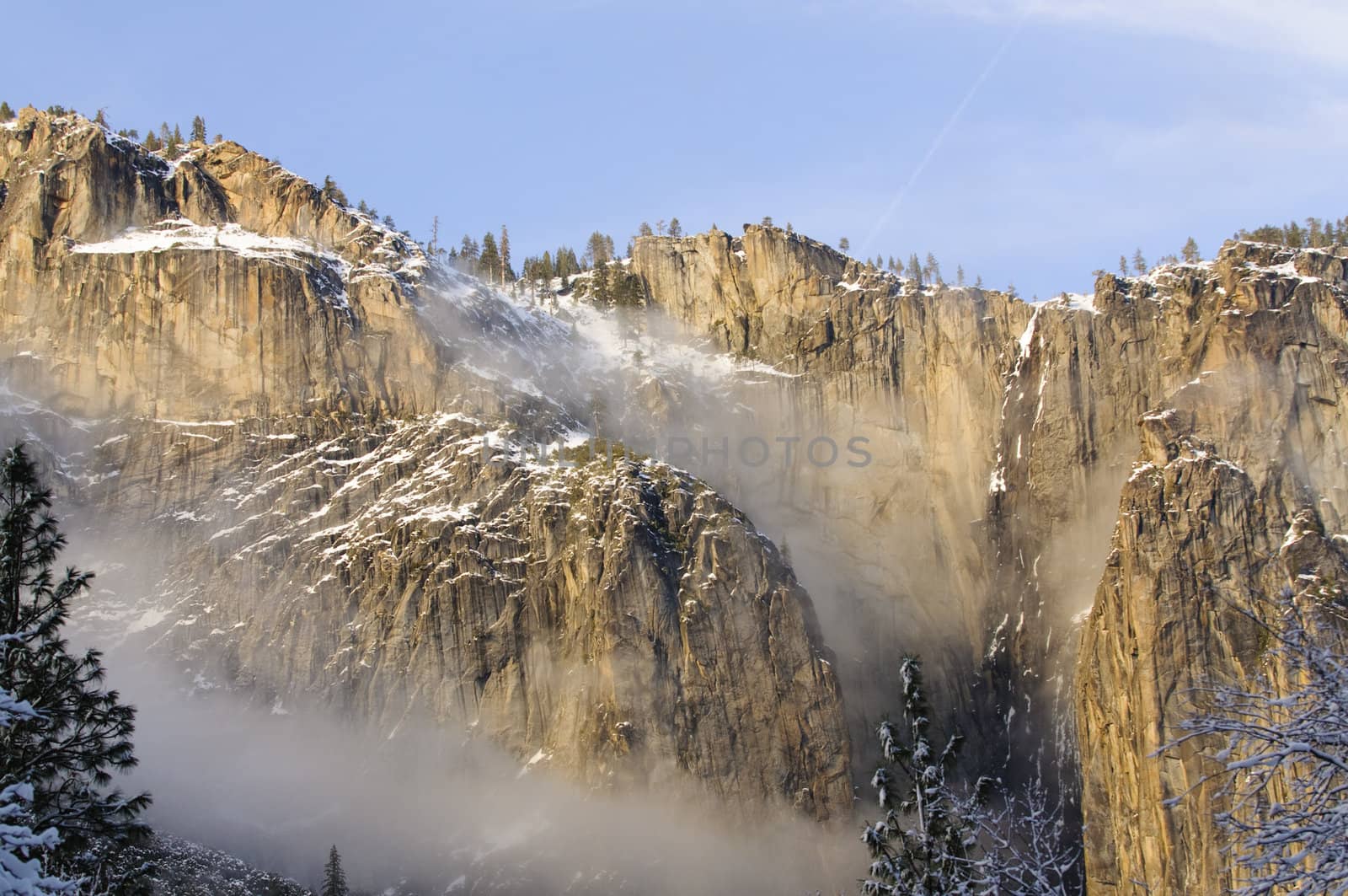 Mist hanging around the peaks of the mountains in Yosemite National Park