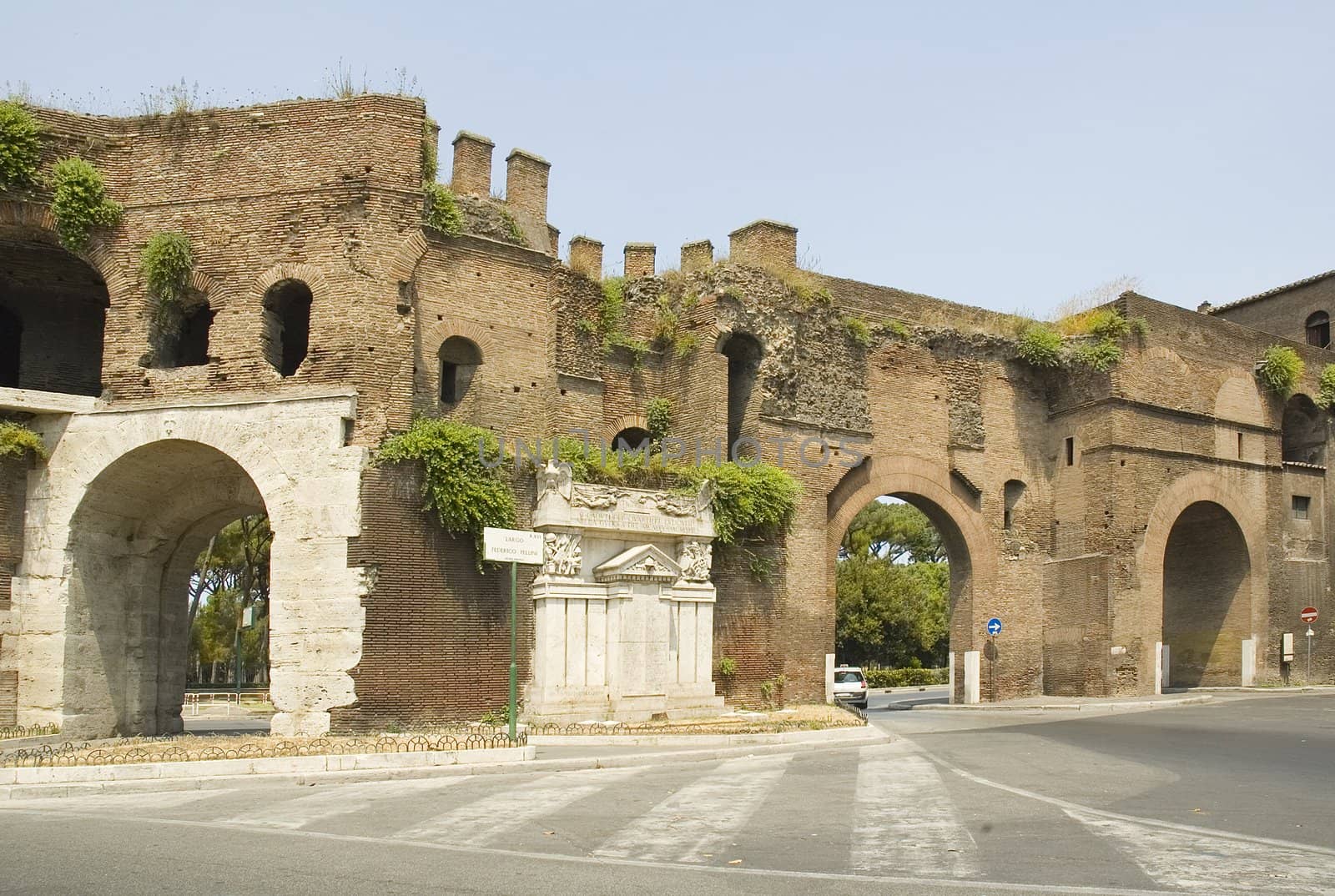 Ancient Roman Gate in the wall at the ned of Via Veneto, now named after Frederico Fellini, and the memorial to those killed in the first world war, a combination of early roman architecture, and modern functionality