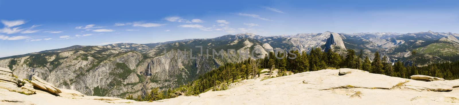 panorama of Yosemite by jeffbanke