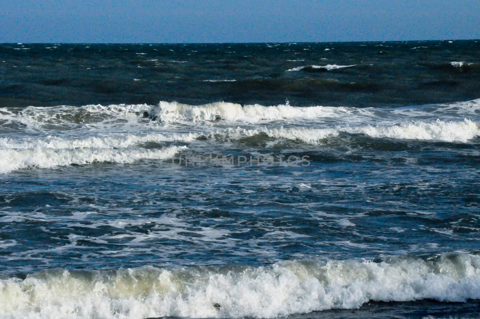 Waves on the ocean by RefocusPhoto