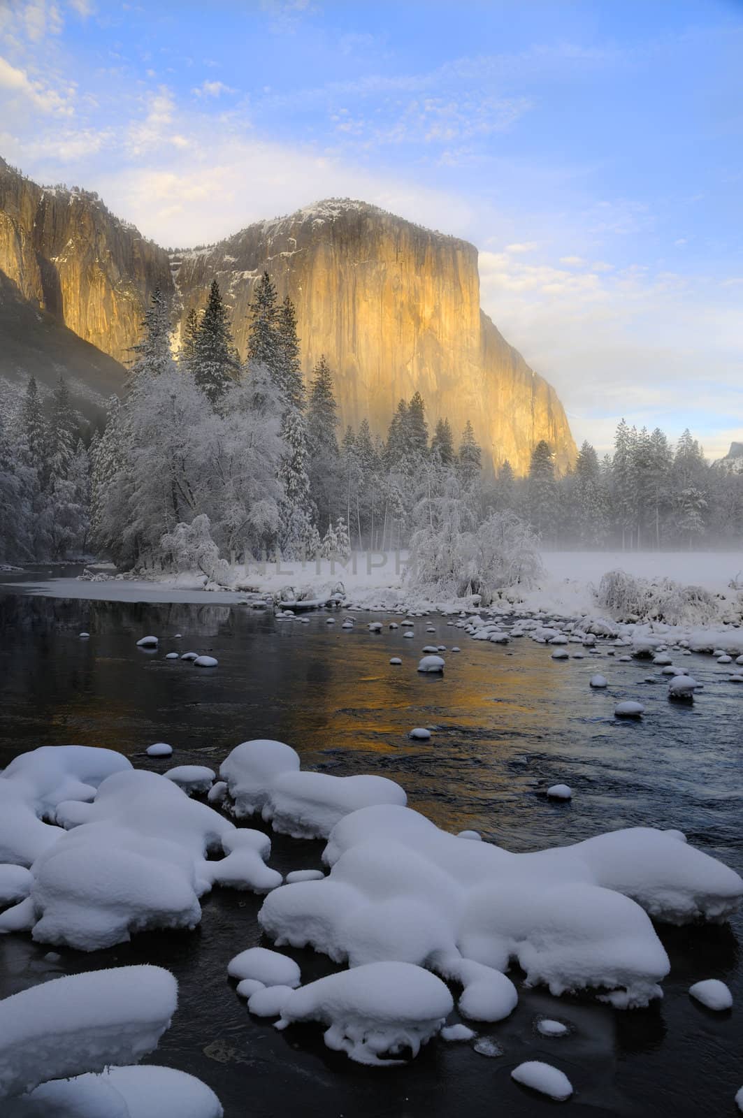 Sunset on the granite peaks in Yosemite valley