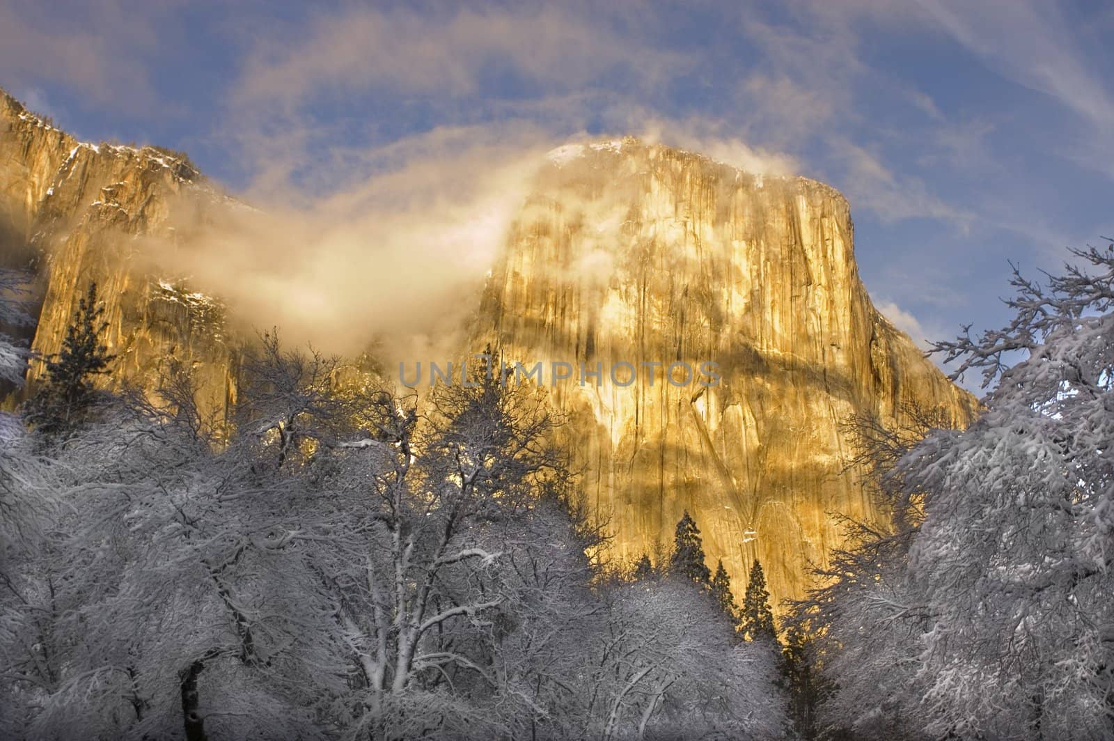 Sunset on the granite peaks in Yosemite valley