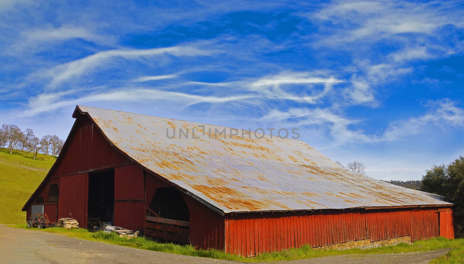 Swifts old barn,  Sutter Creek, California