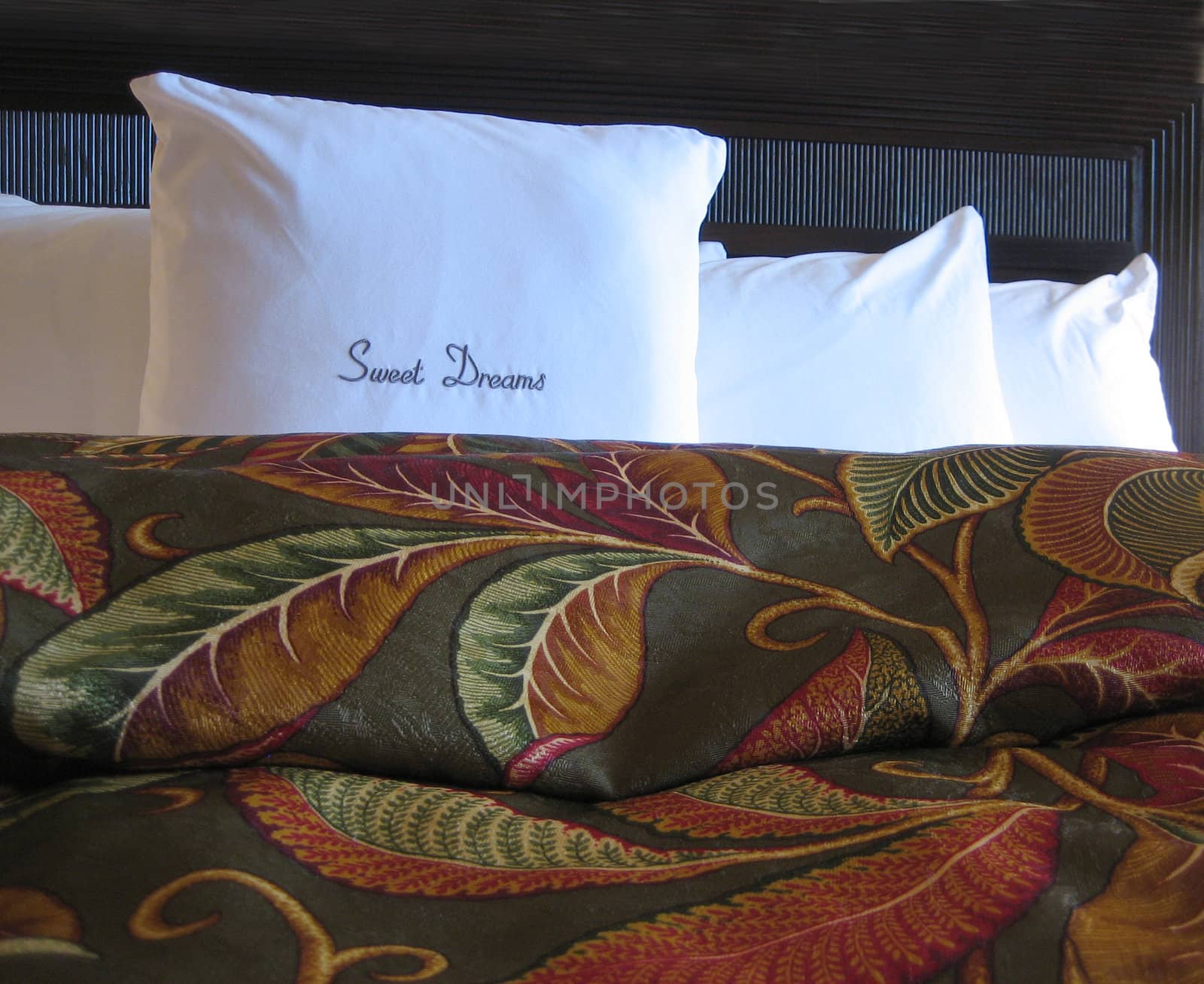 pillows on the bed of a hotel room