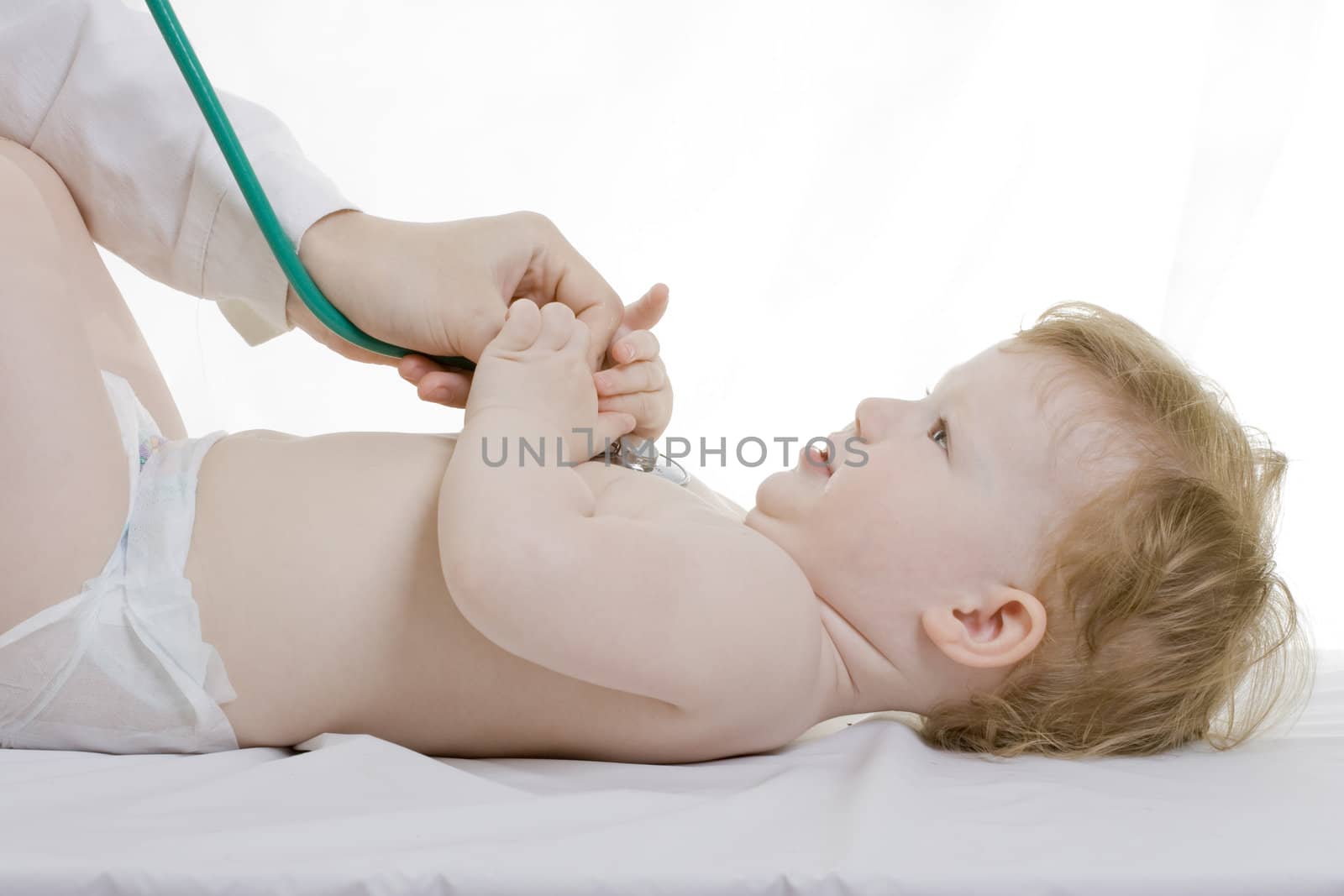 Child medical examination by Nobilior