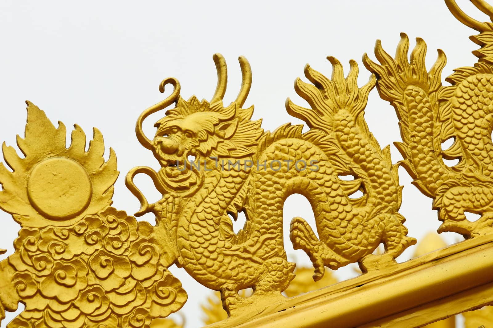 Dragon sculpture