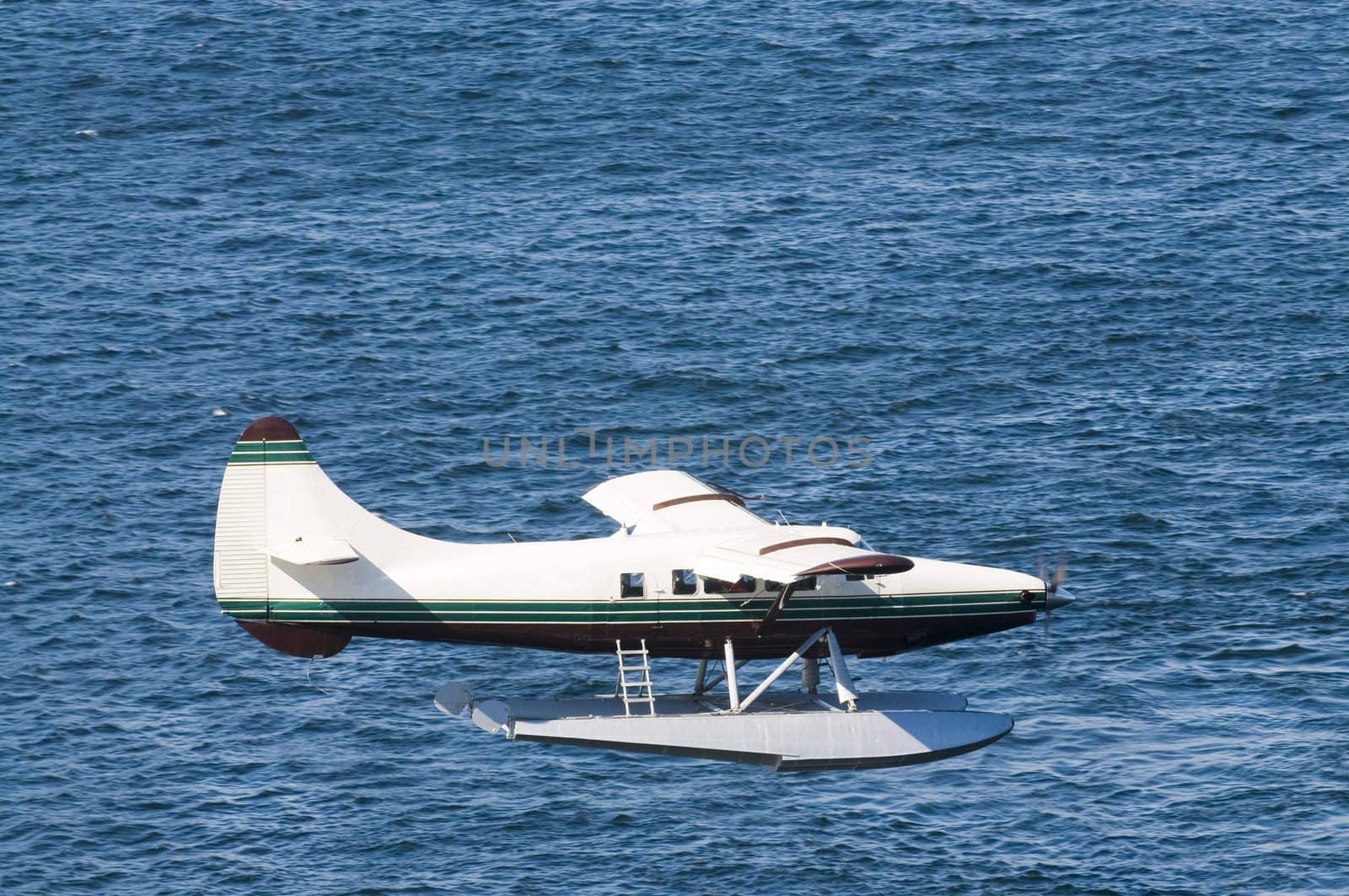 Seaplane coming in to land by jeffbanke