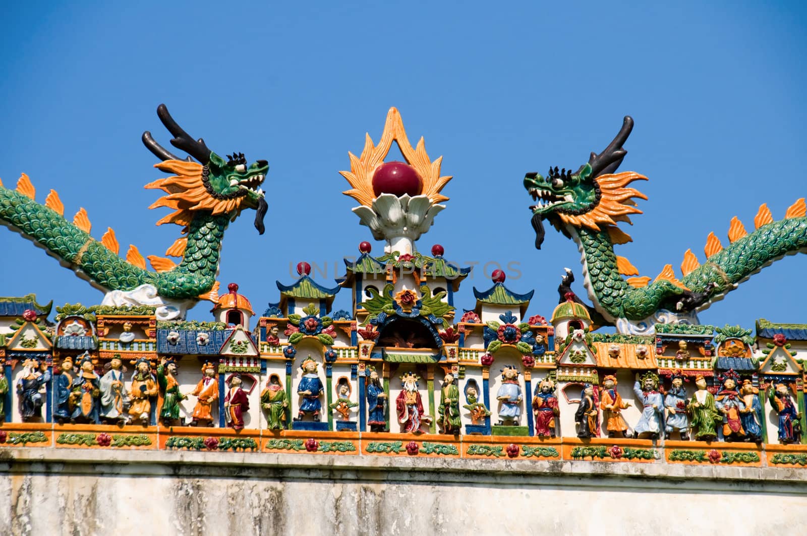 The carving of figurines on roof of Chinese temple