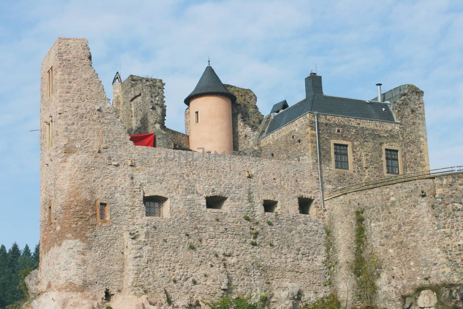 Ruine des alten Schlosses in Idar Oberstein,Deutschland	
Ruins of the old castle in Idar Oberstein, Germany