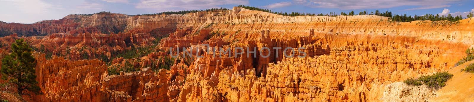 Panorama of the amphitheater in Bryce Canyon
