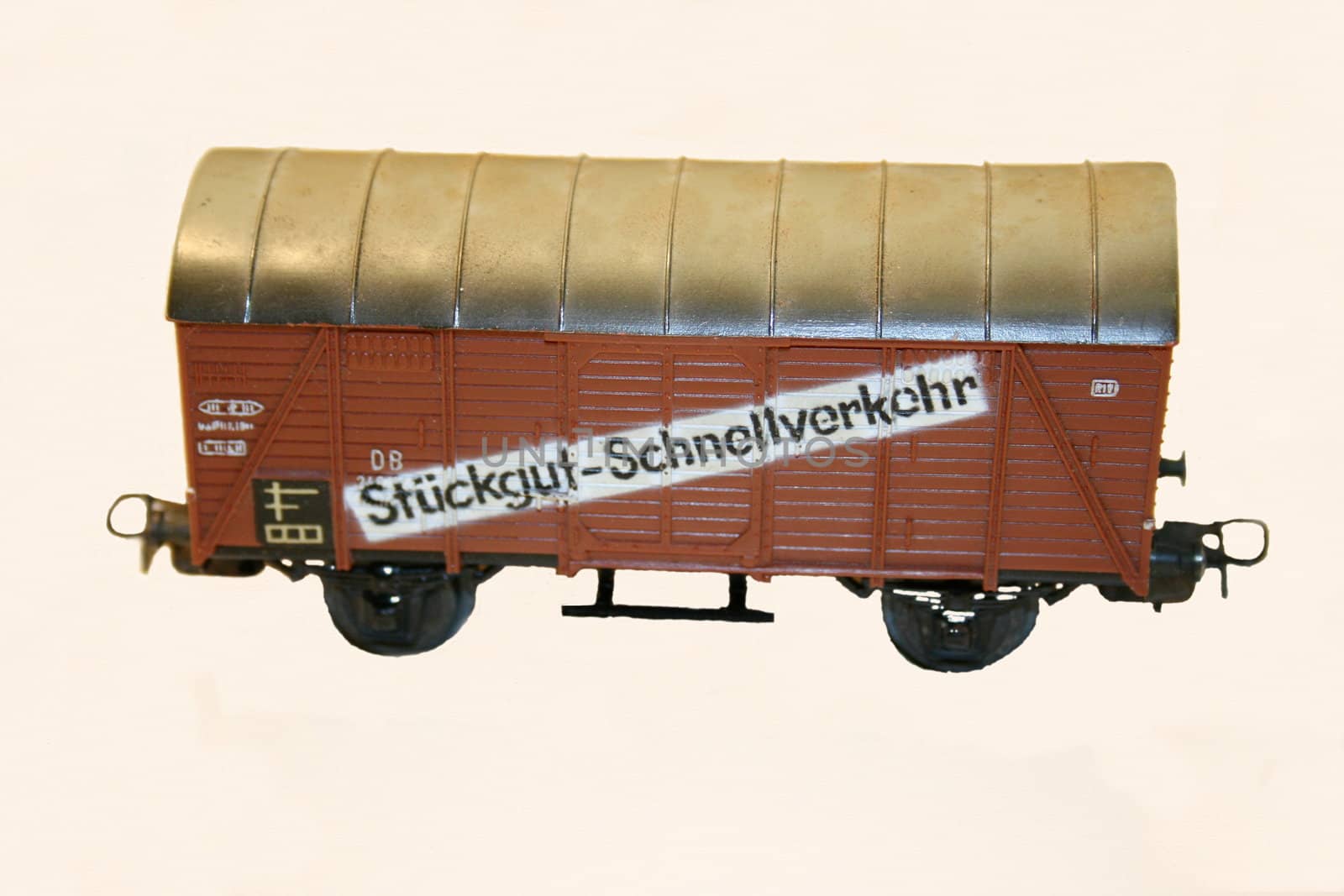 alter Güterwagon,einer Spielzeug Modelleisenbahn
old freight wagon, a toy model train
