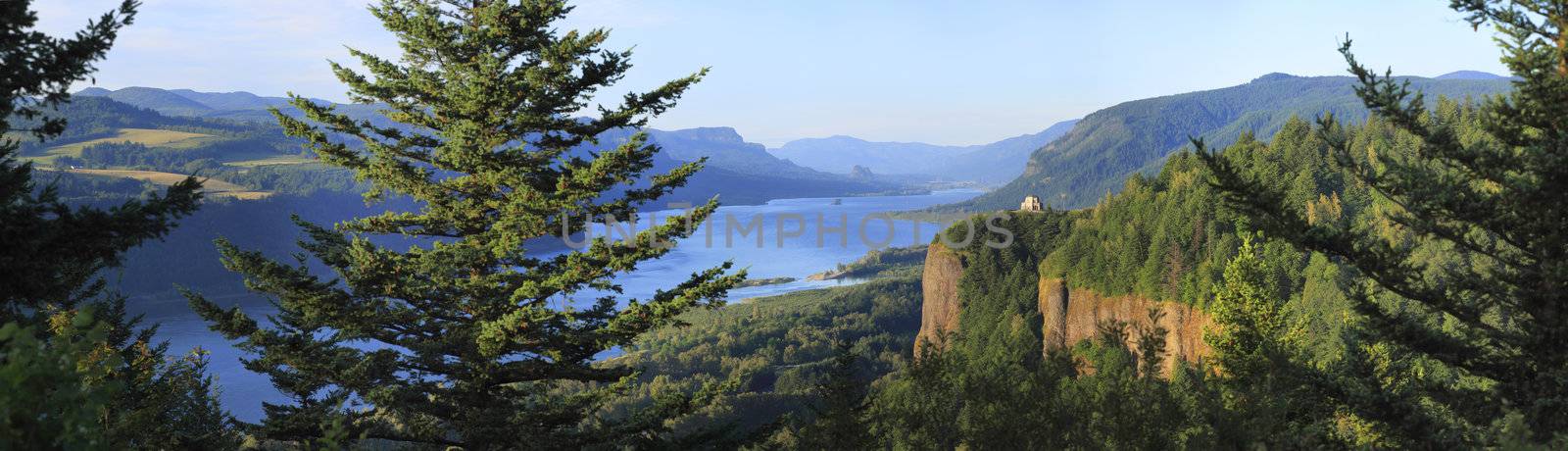 The Columbia River Gorge & Vista house, panorama. by Rigucci