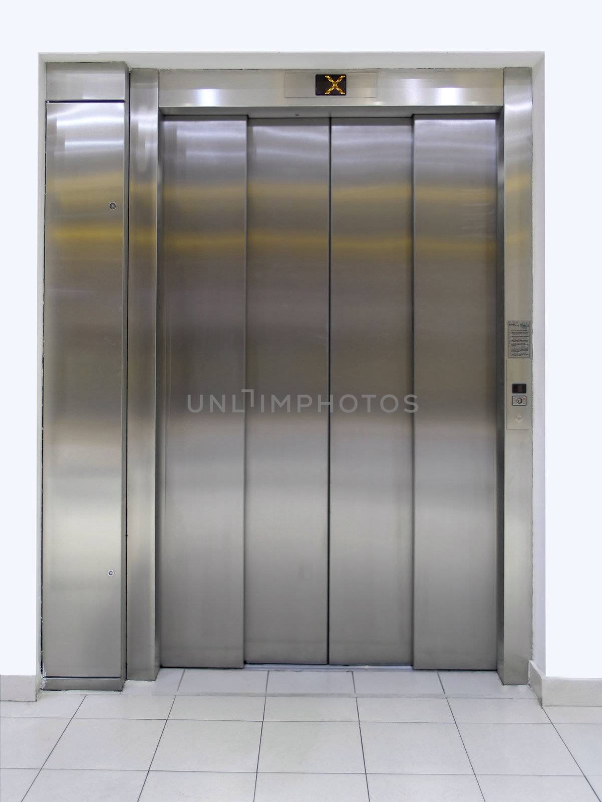 Elevator with close doors