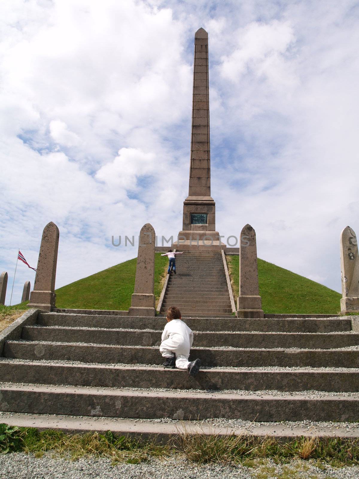 kids walking up to monument