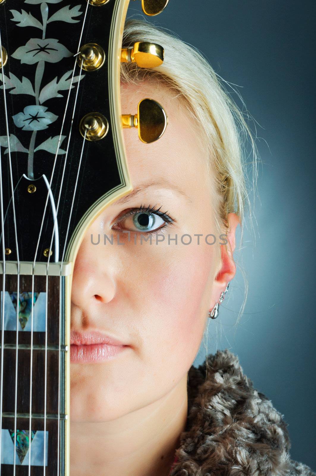 Portrait Guitar Girl by maxoliki