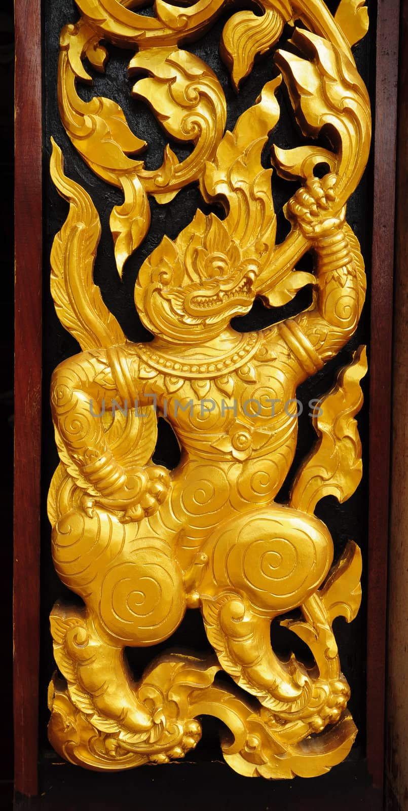 Laithai carved  on the door at temple
