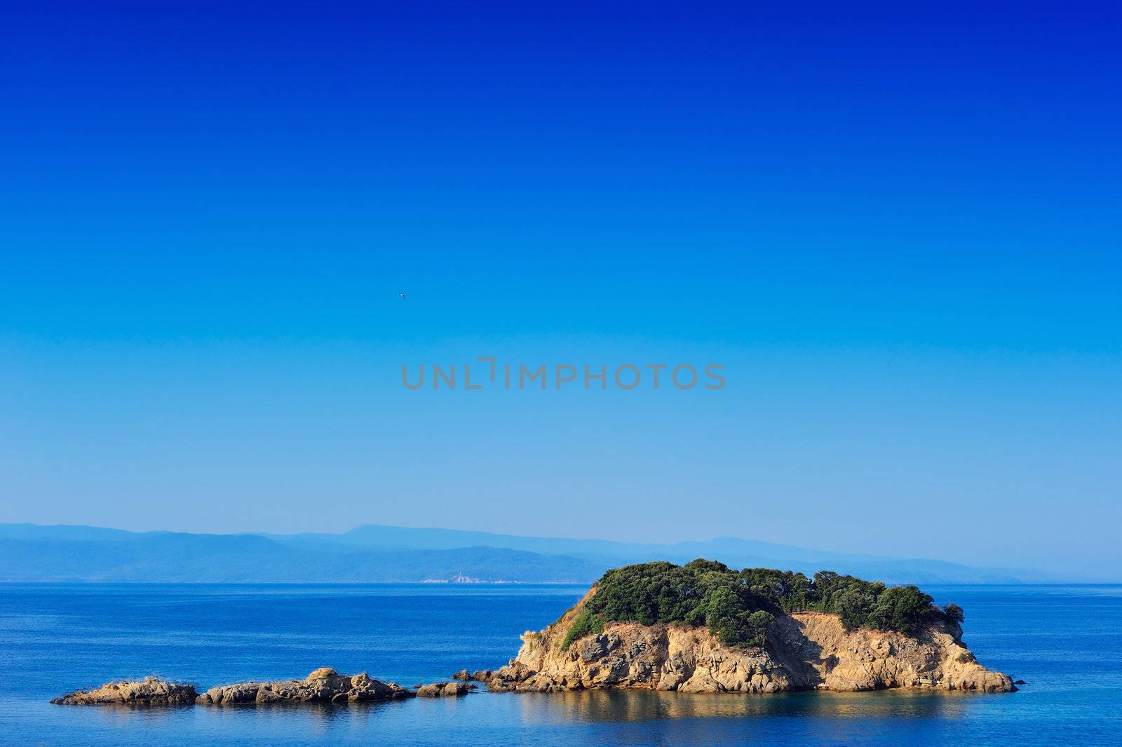 Small island in the Aegean by akarelias
