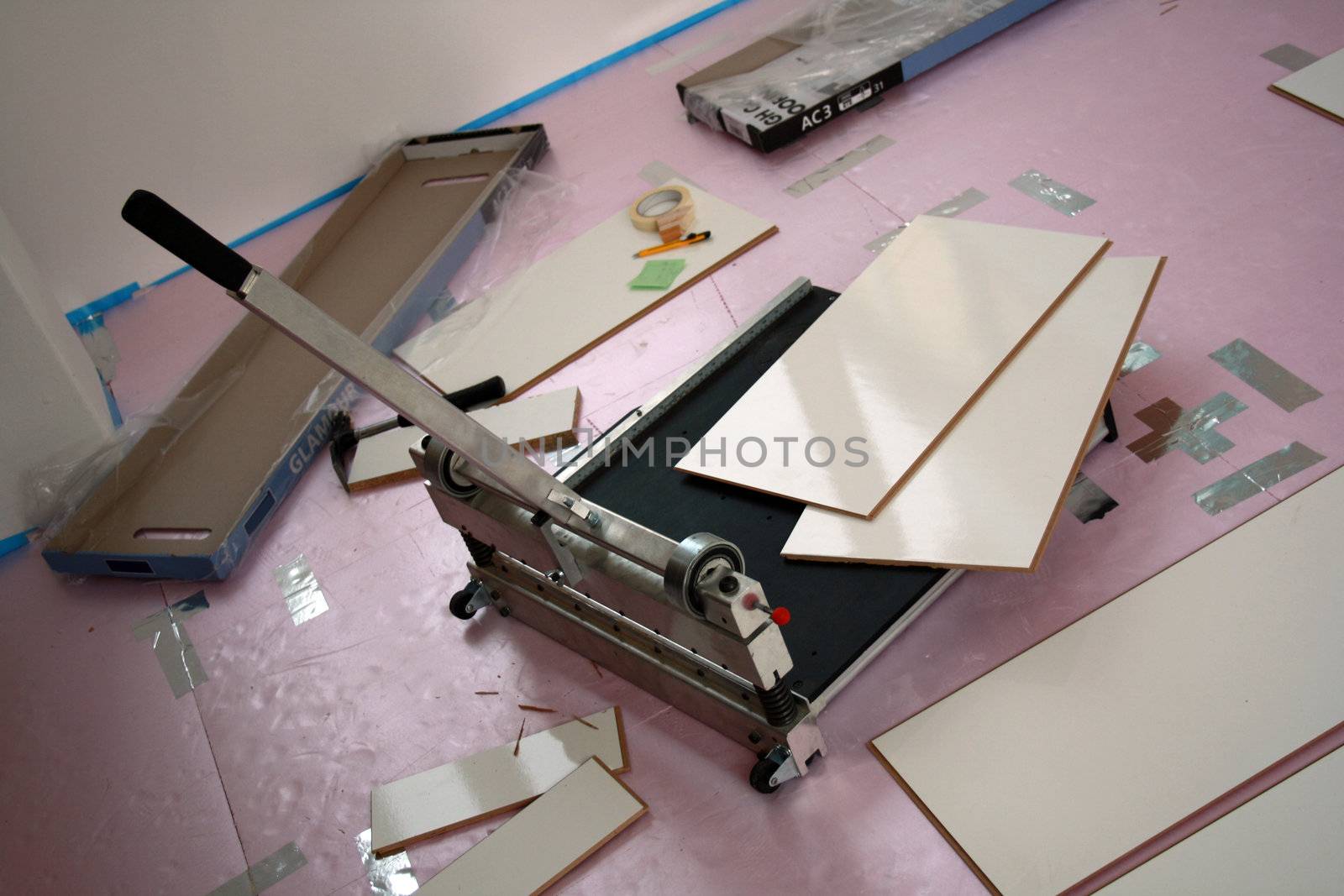 Laminate cut by photochecker