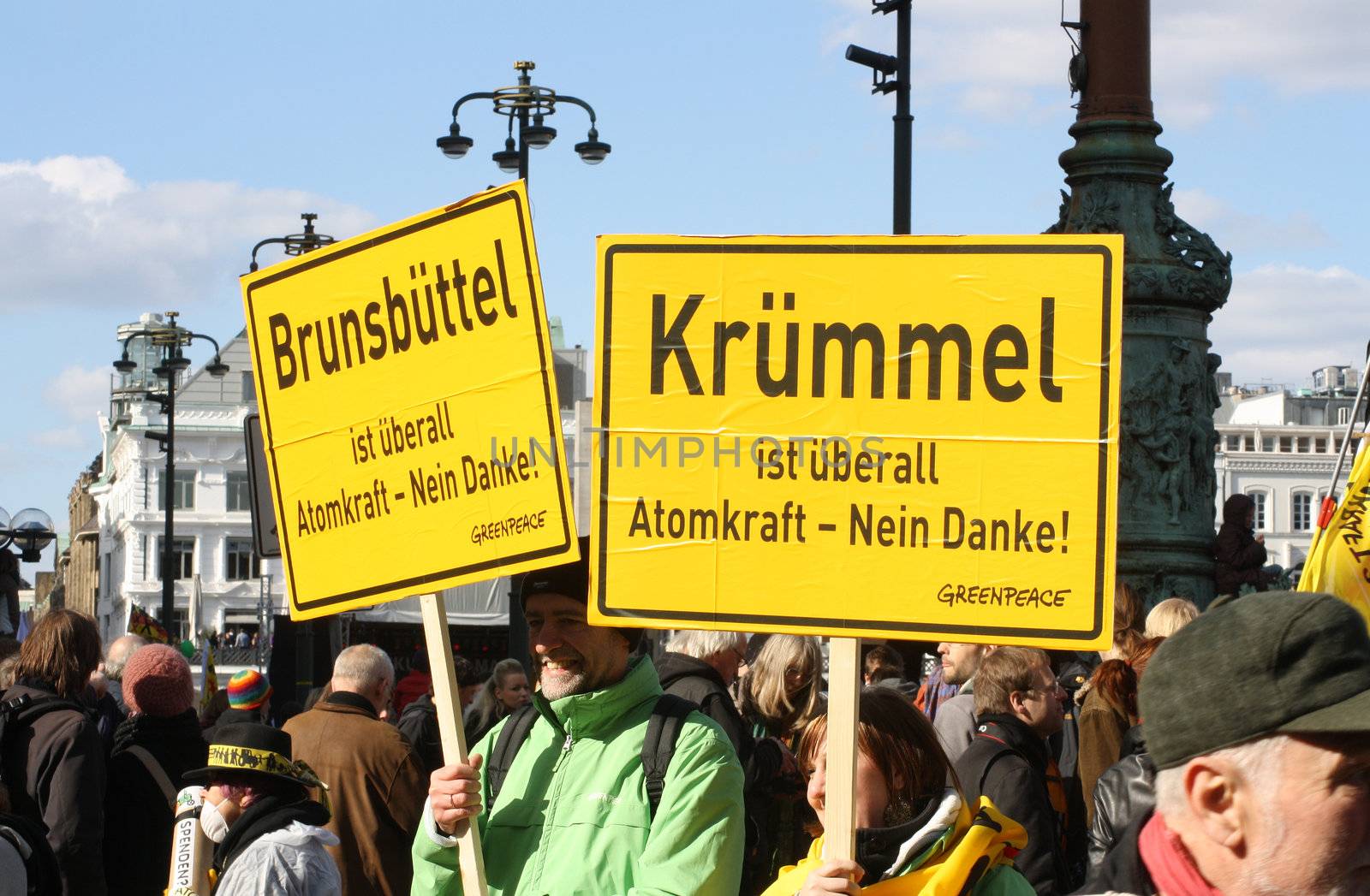 Huge protest against nuclear energy. On that day 250.000 participants in four major German cities, here: 50.000 in Hamburg. After a march through the city center the protesters gathered on the Rathausmarkt. These banners are by Greenpeace: "Brunsbüttel" and "Krümmel" are two nuclear power stations near Hamburg, the banners saying: "Brunsbüttel/Krümmel is everywhere. Nuclear power - no thank you!"
Photo taken on: March 26th, 2011.