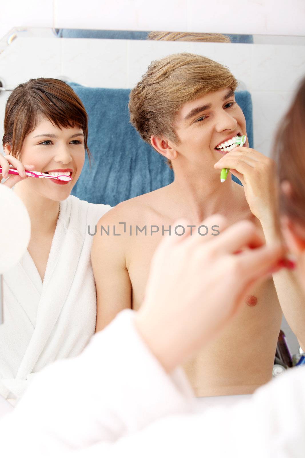 Young couple cleaning teeth by BDS