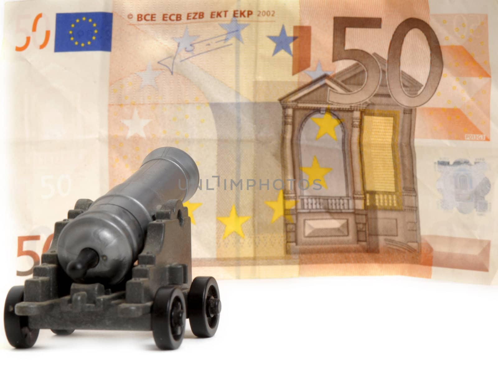 gun pointing to a fifty euros 