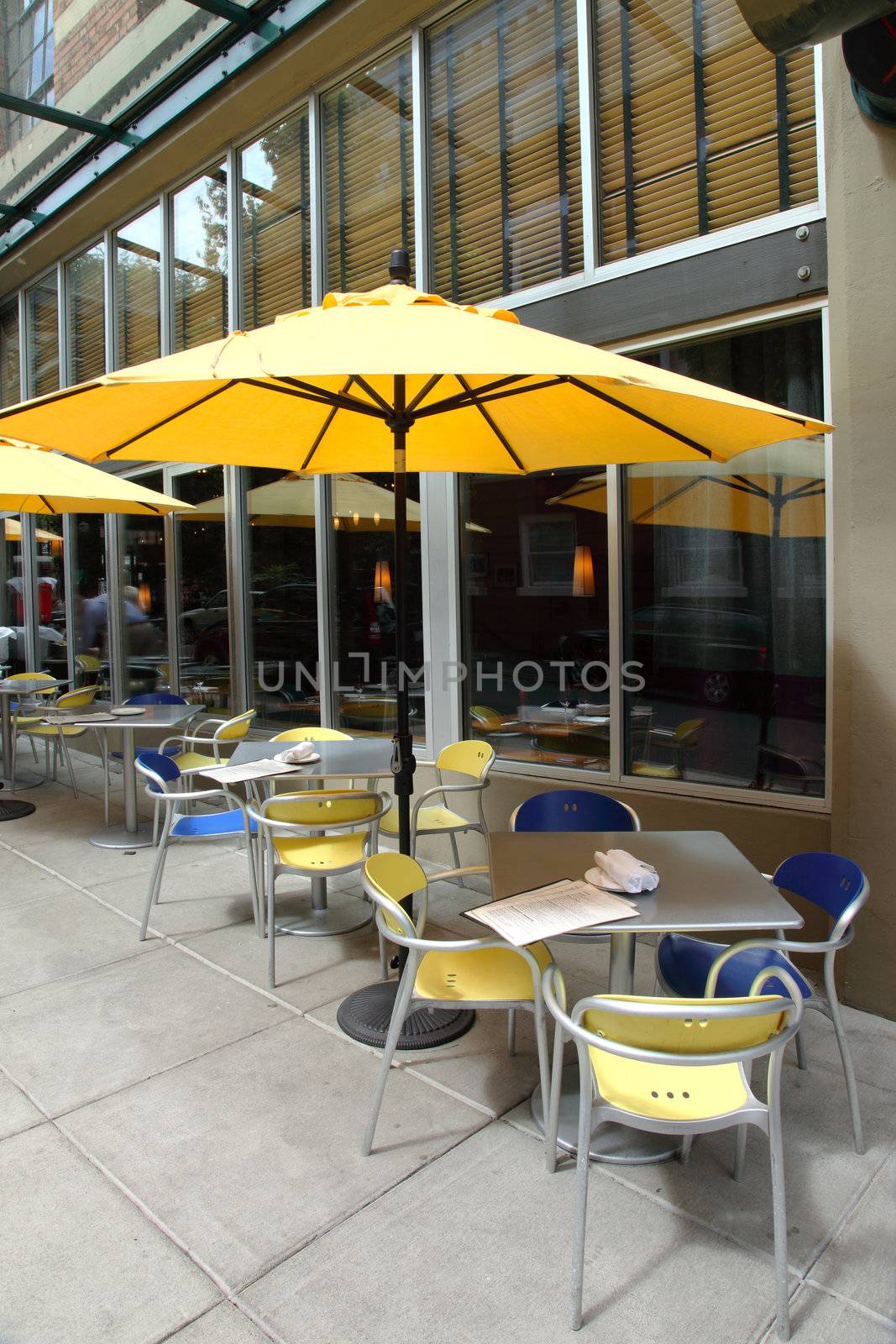 Outdoor cafe and restaurant on a sidewalk in downtown Portland OR.