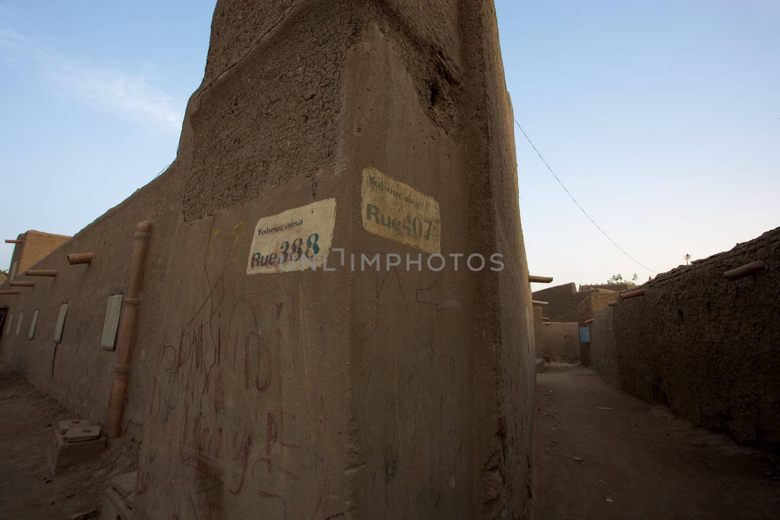 The small streets in Djenné, the traditional mud building style in Mali. 