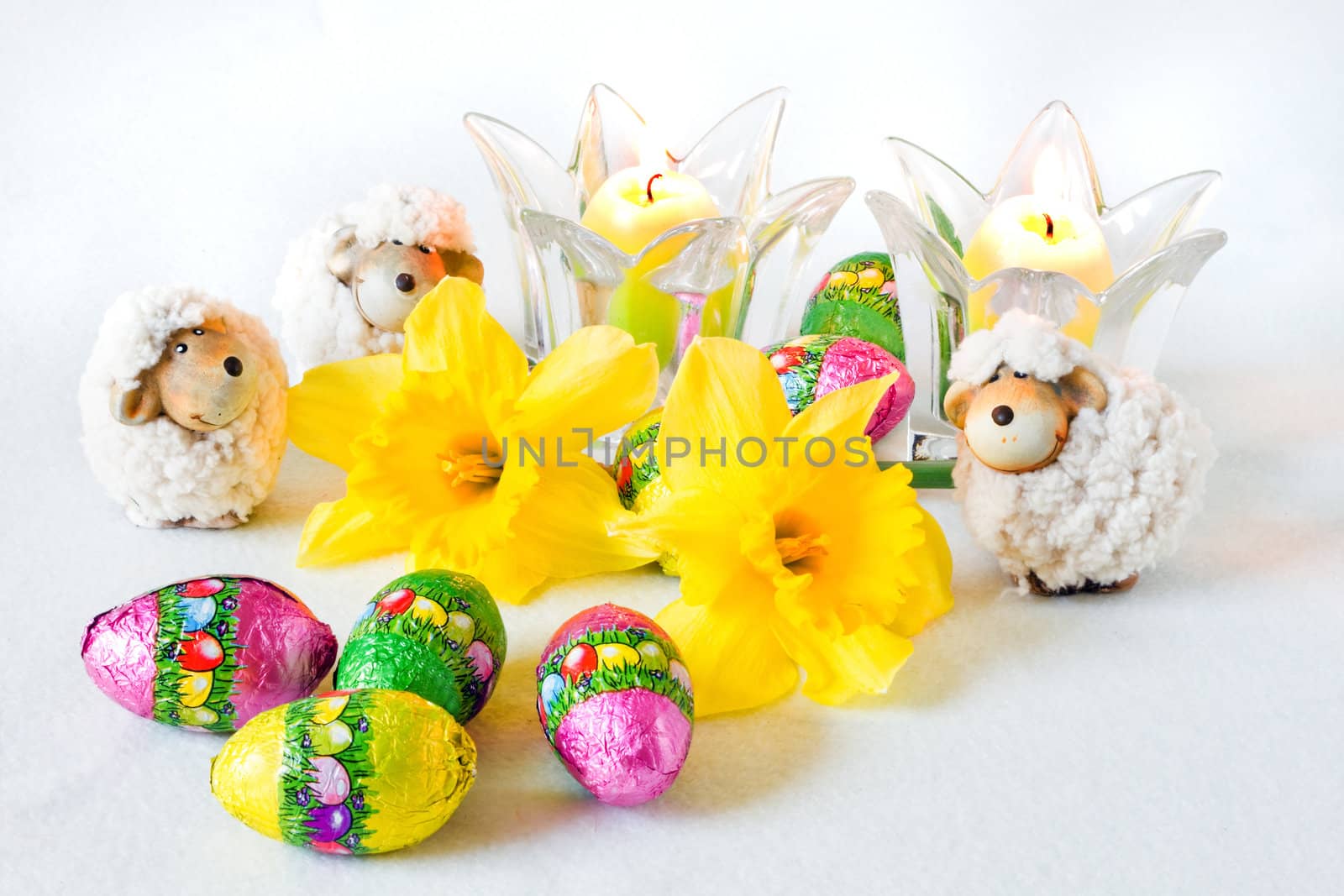 Easter decoration with sheep and chocolate eggs by Colette