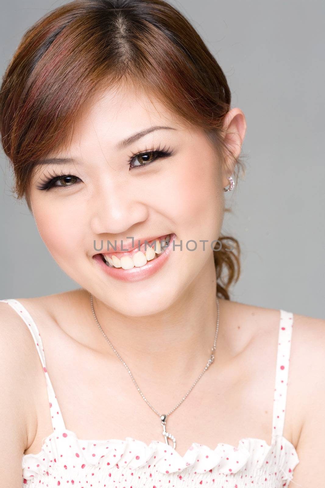 a beautiful natural asian girl smlie