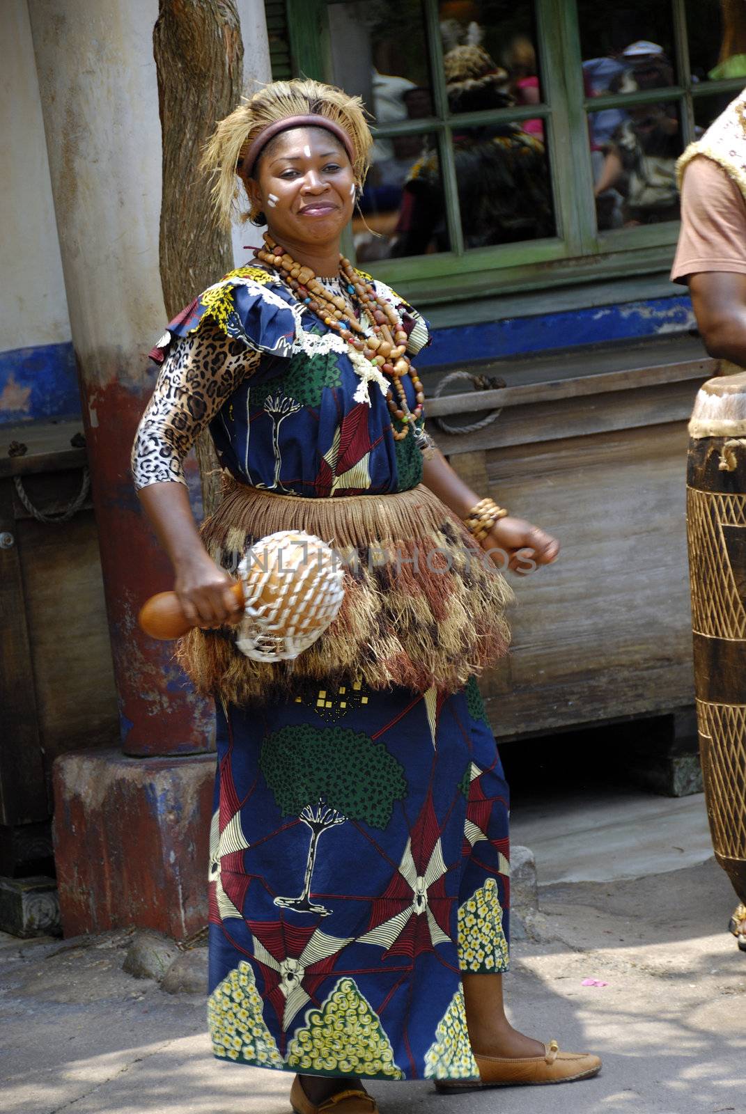 African artist performing on the streets