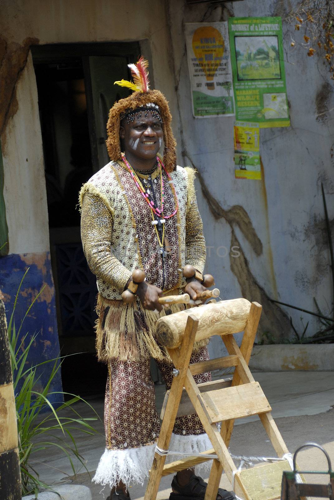 African artist performing on the streets