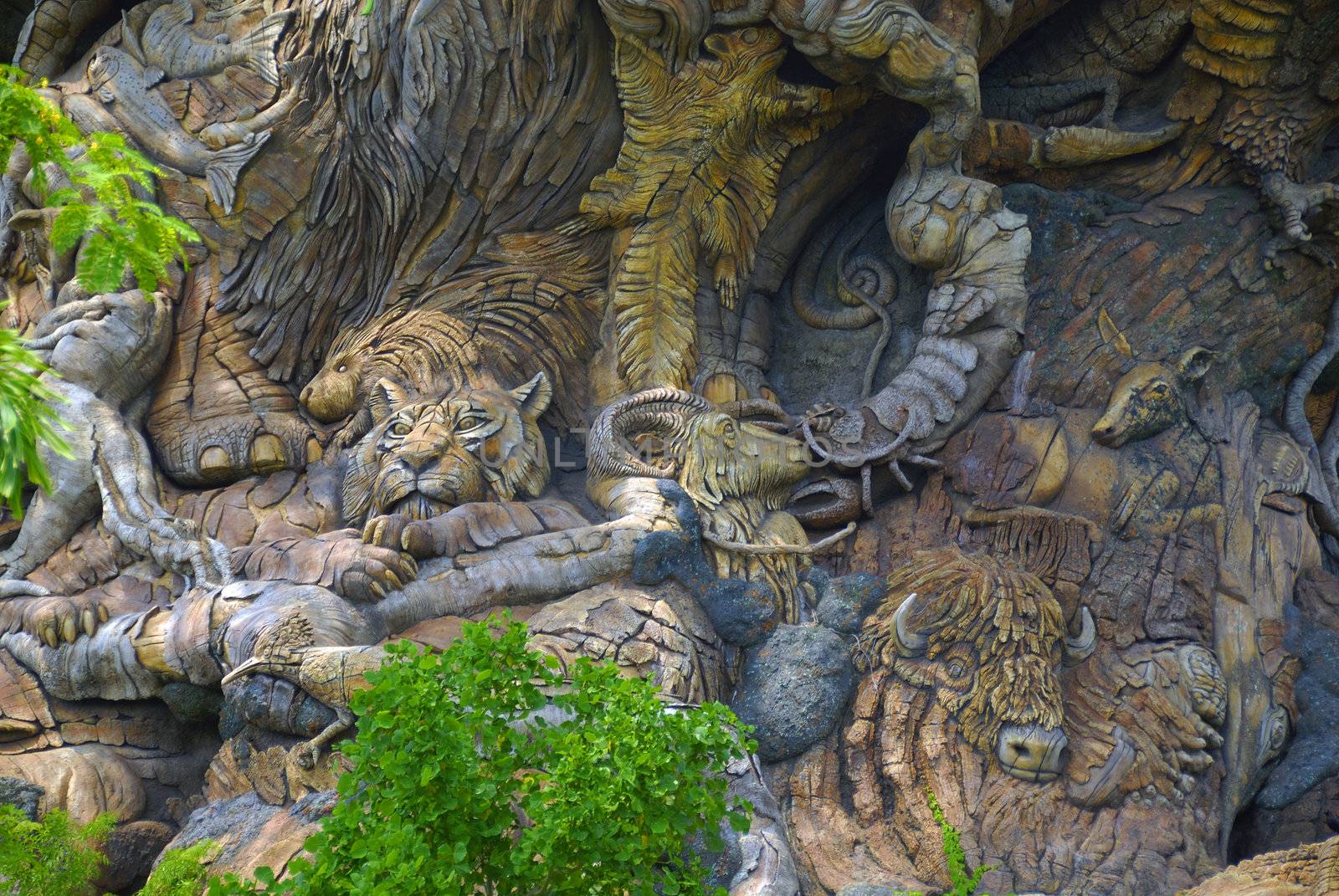 Various animals carved on the trunk of a tree