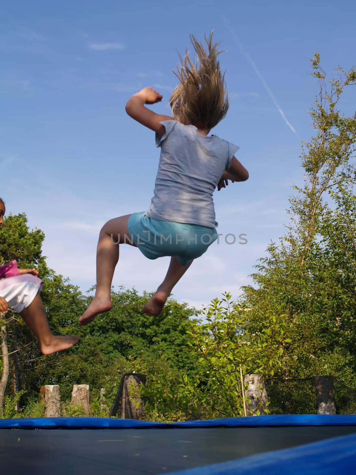 jumping kids by viviolsen