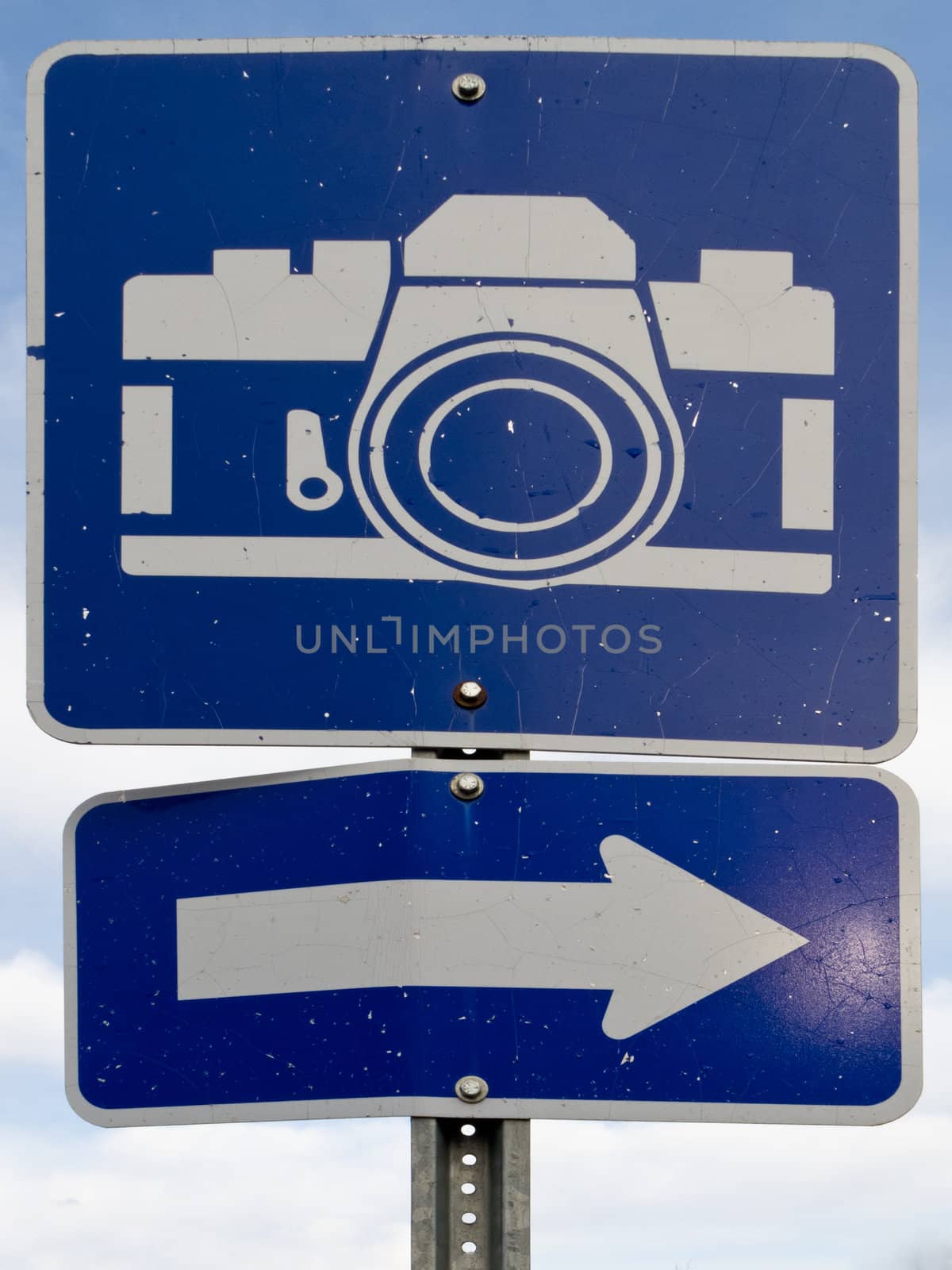 Point of interest road sign with white camera icon by PiLens