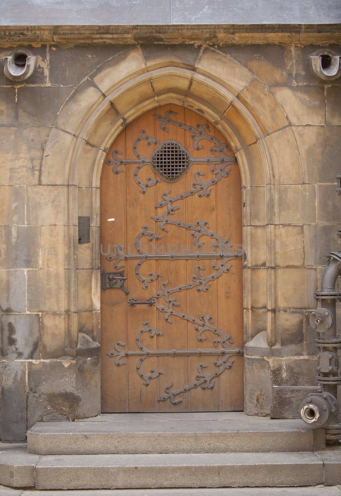 view of the windows and doors, historic buildings, gates.