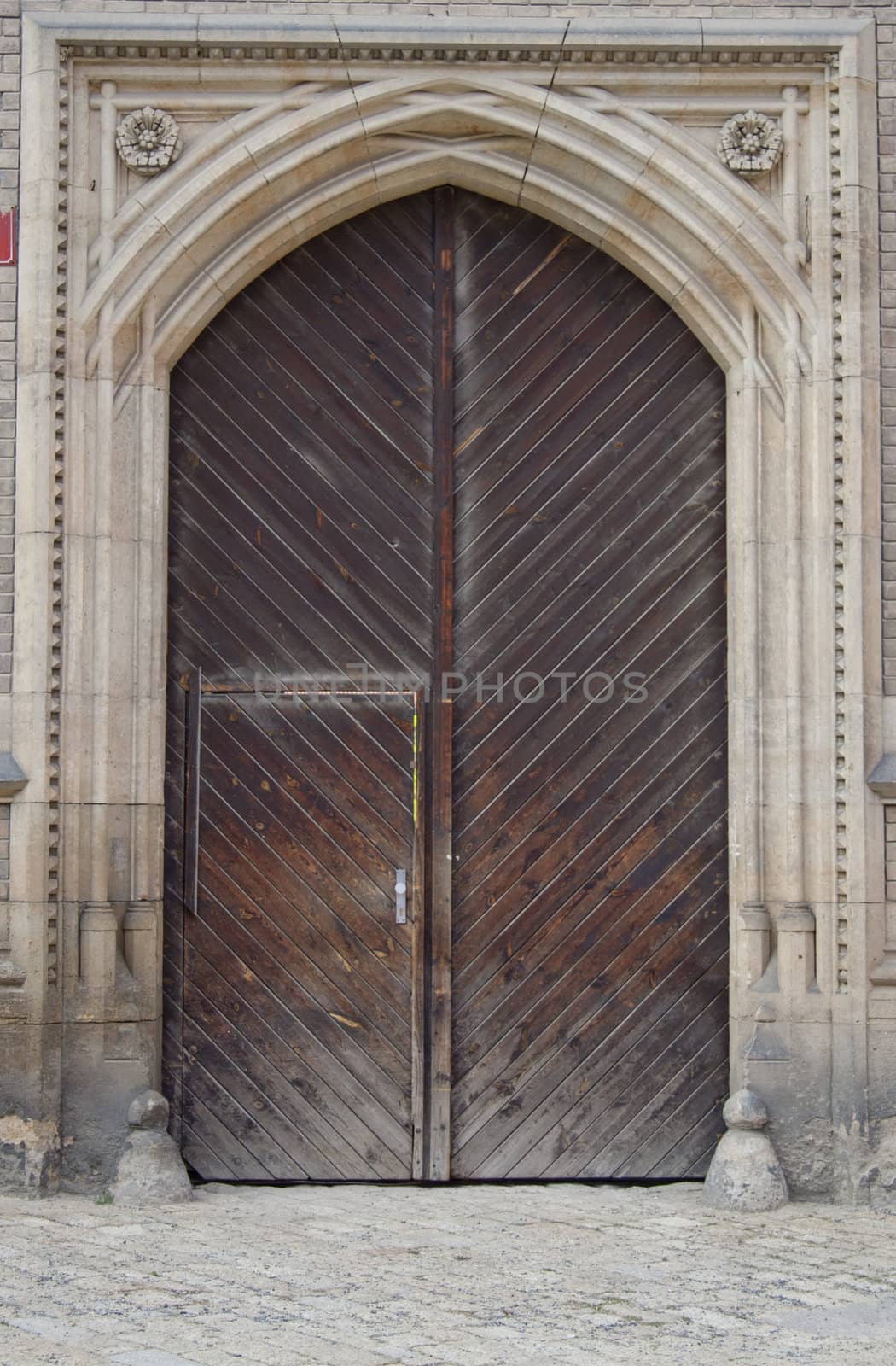 view of the windows and doors, historic buildings, gates.
