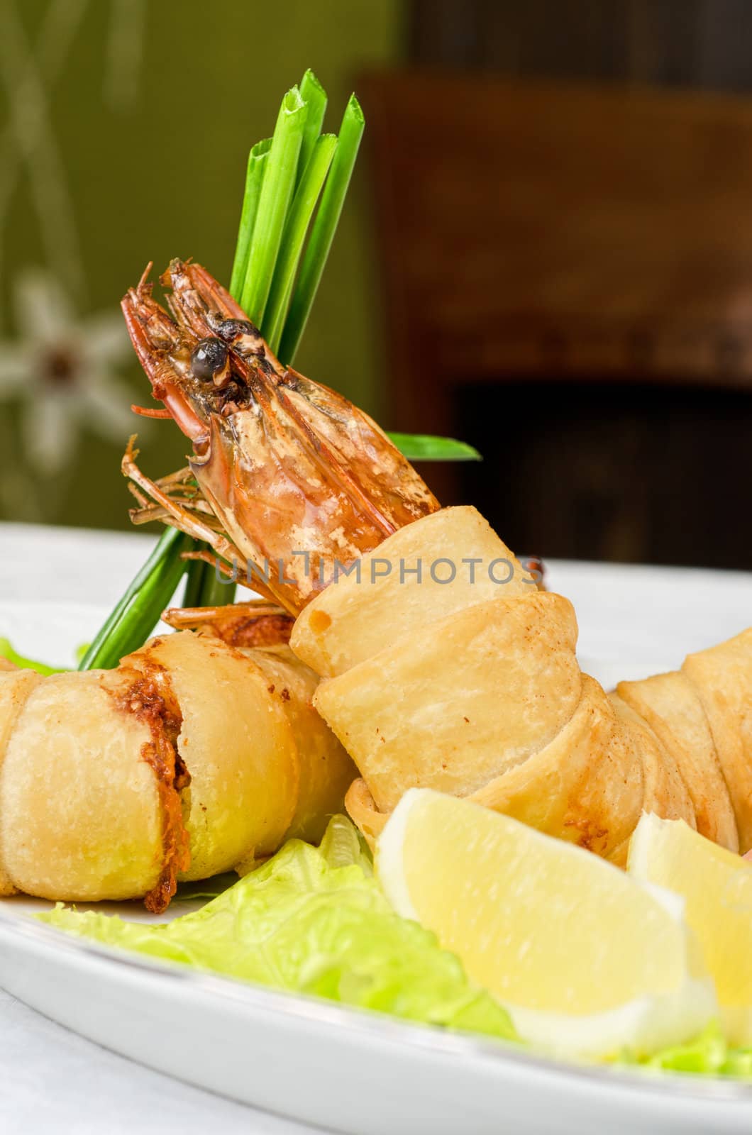 shrimps, with lettuce, green onion, lemon and black olive