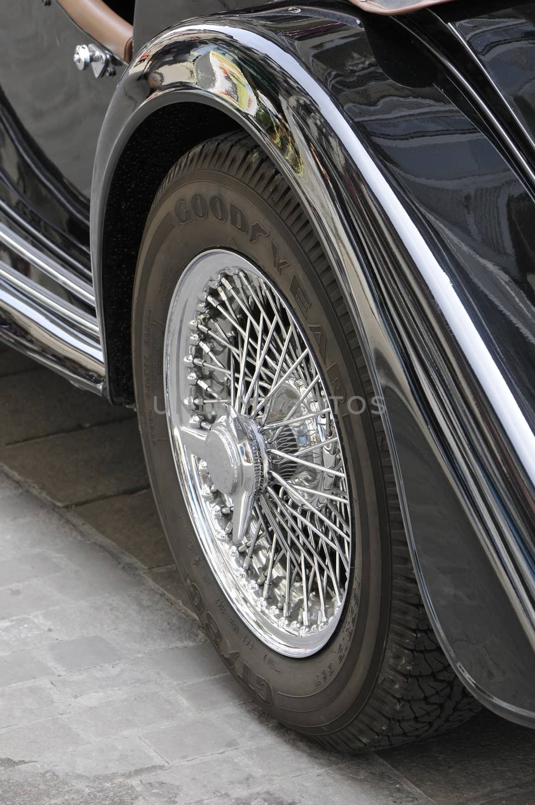 Chromed back wheel on a Morgan car by shkyo30
