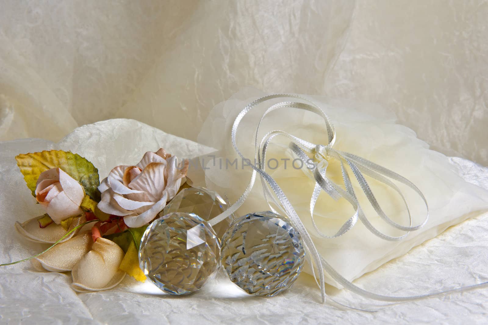 weeding Favors and wedding rings and bands for weddings and holidays
