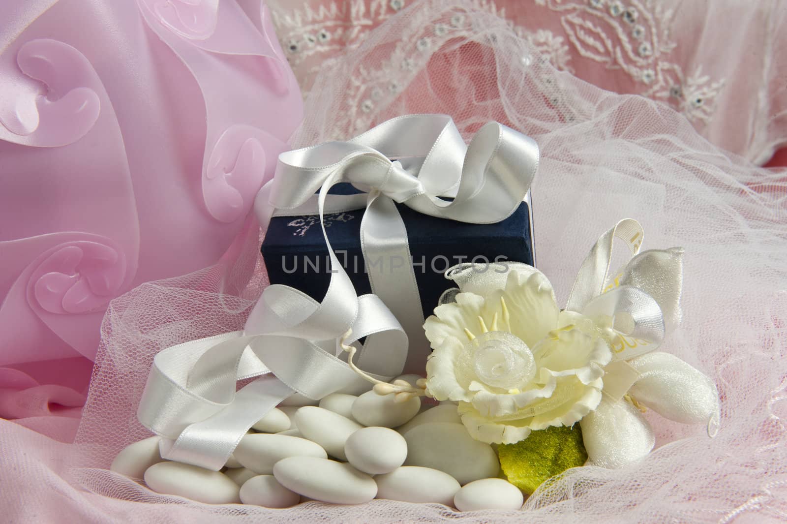 weeding Favors and wedding rings and bands for weddings and holidays