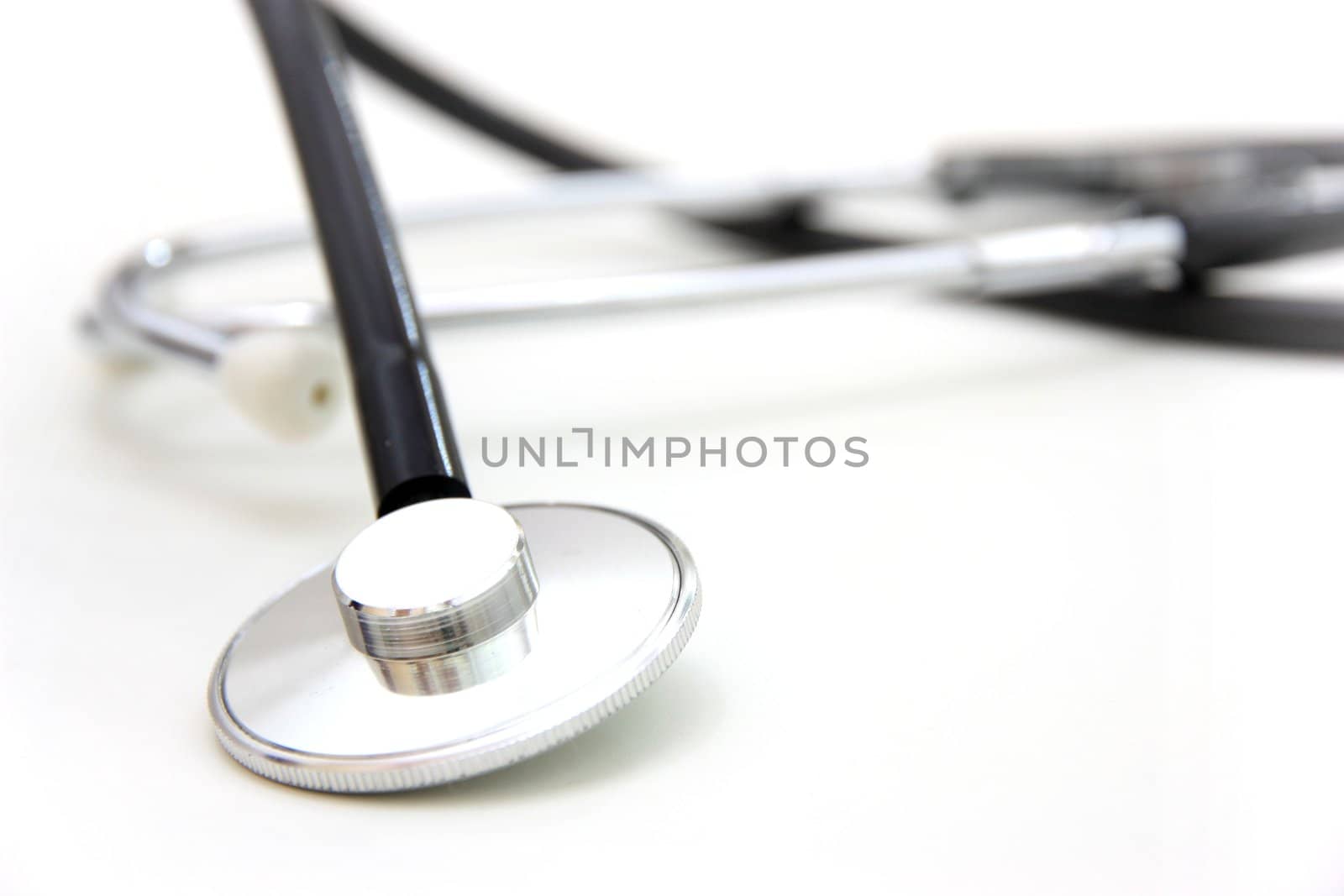 The medical stetoskop on a white background