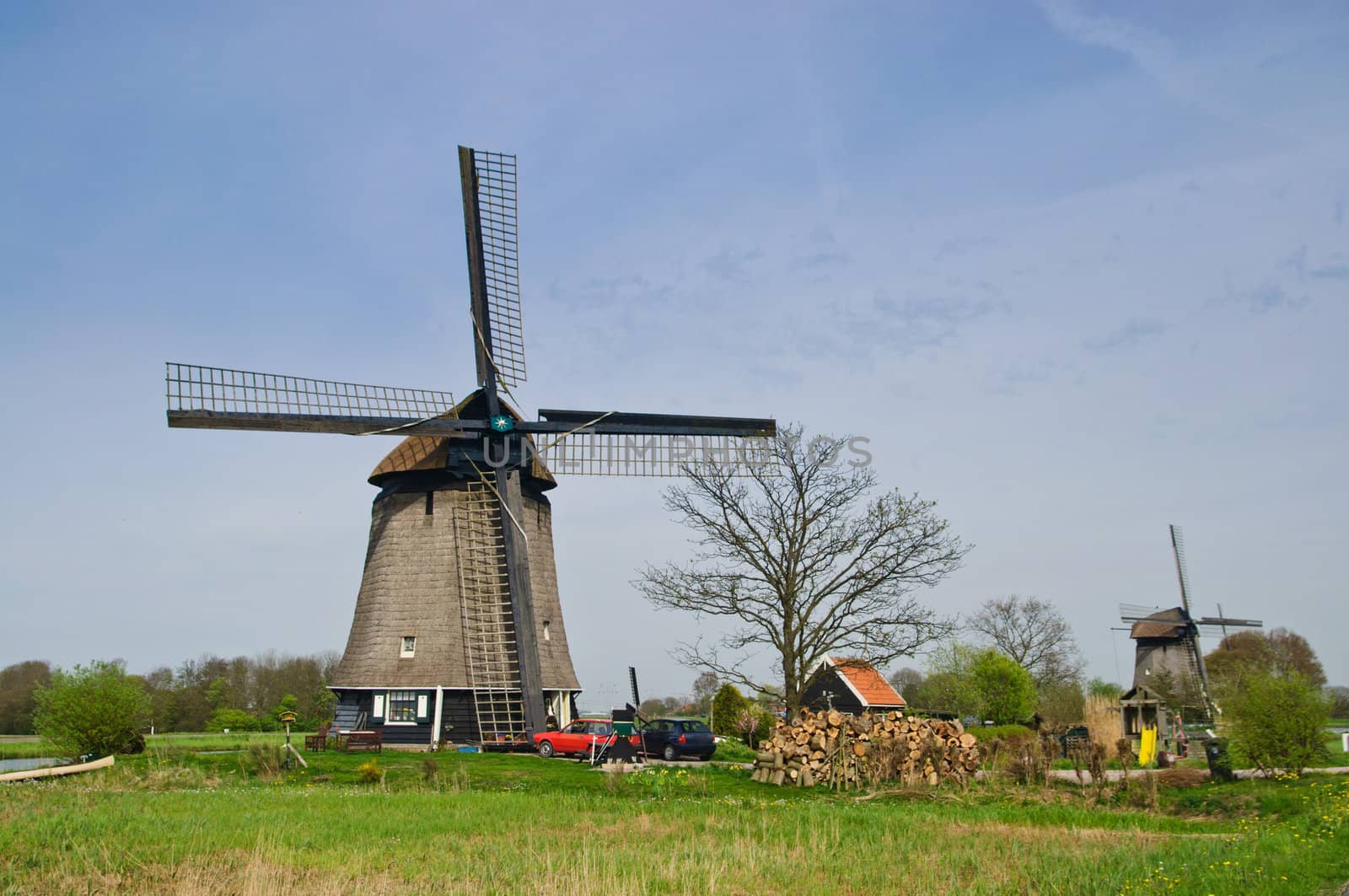 A water wind mill in the county