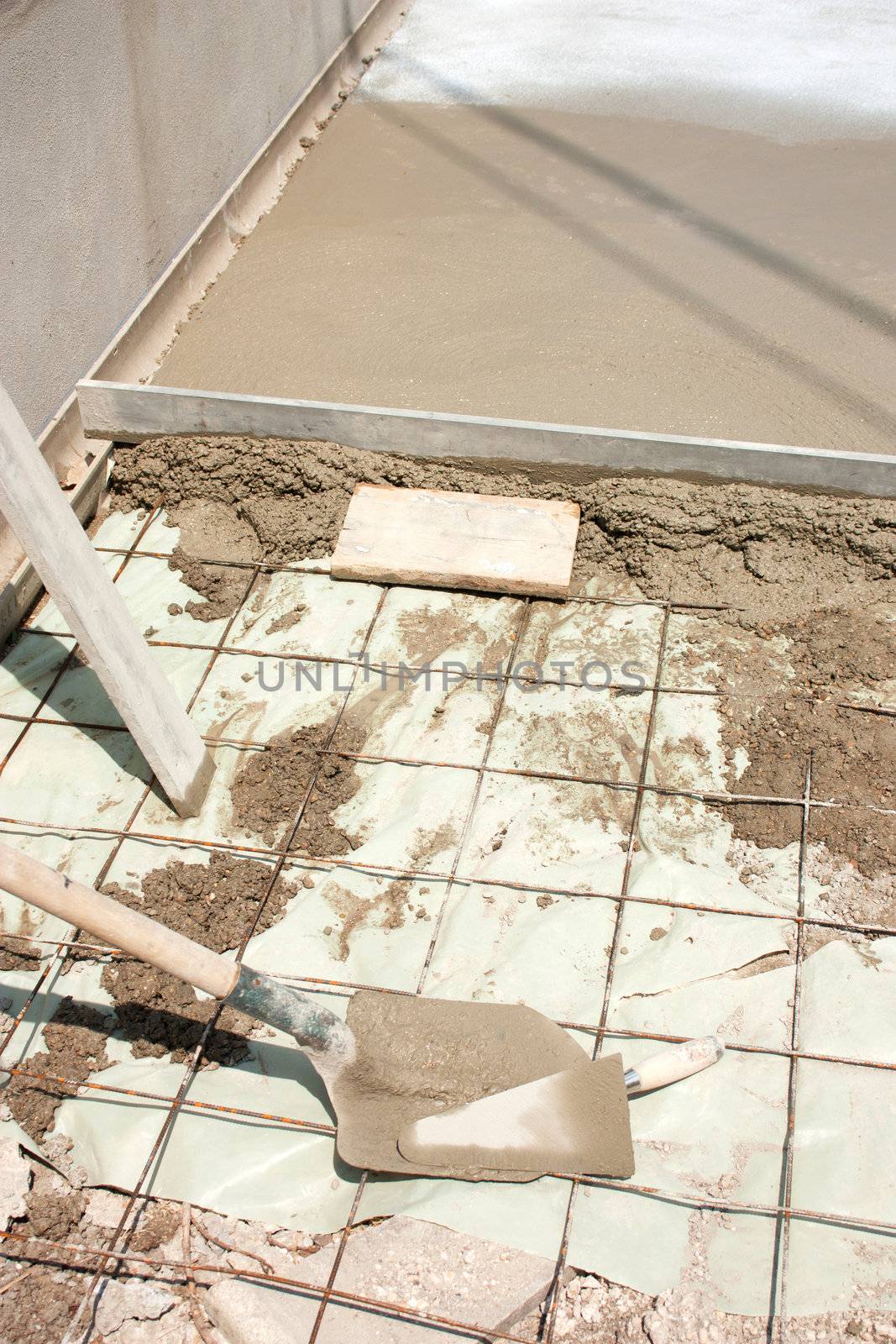 Construction of a cement screed