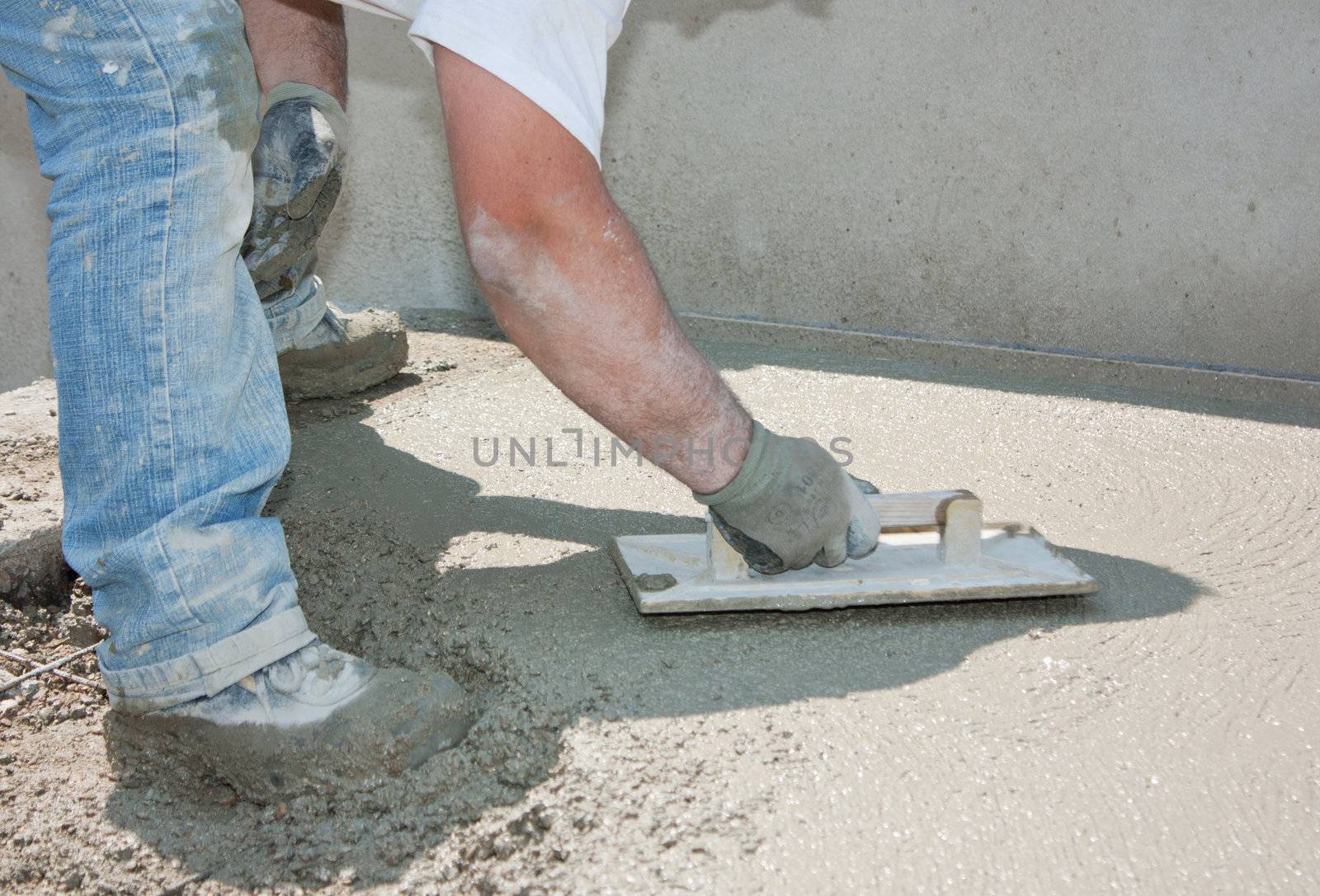 Mason building a screed coat cement