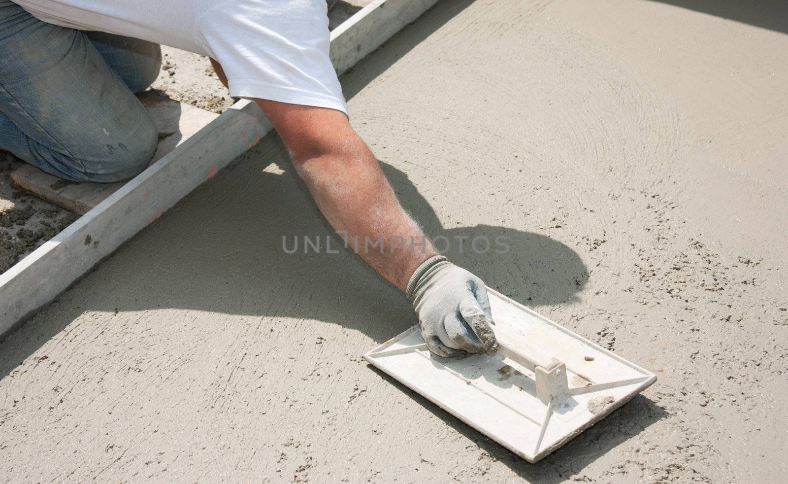 Mason building a screed coat cement