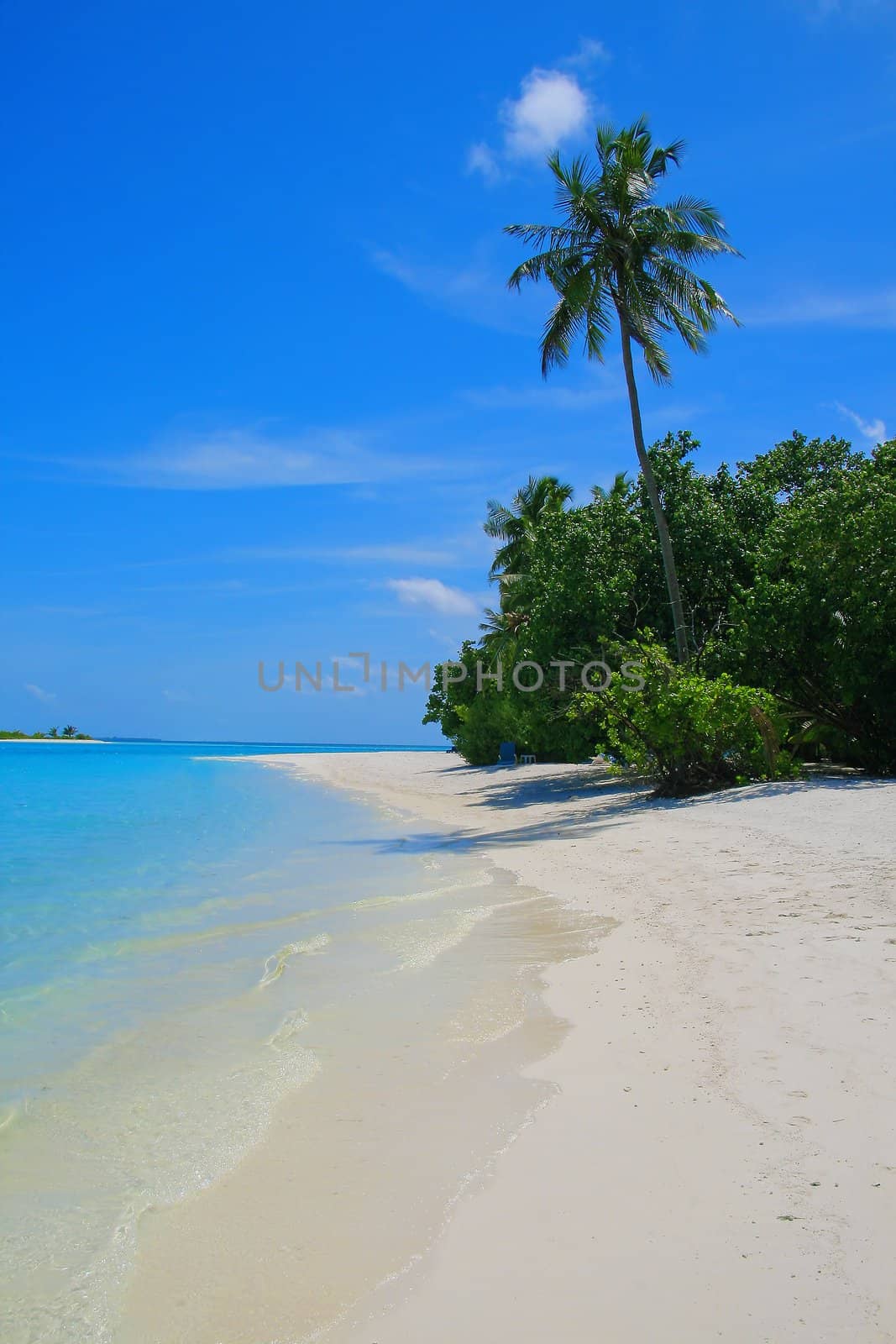 White beach and turquoise water on Meeru Island, Maldives